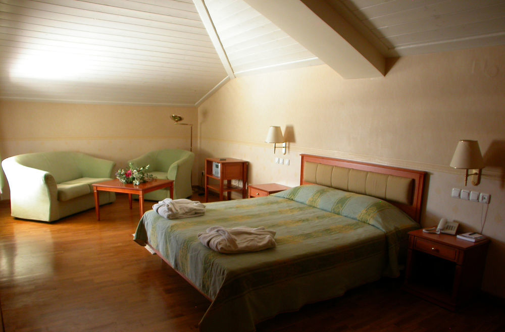 Hotel Rex Каламата Екстериор снимка